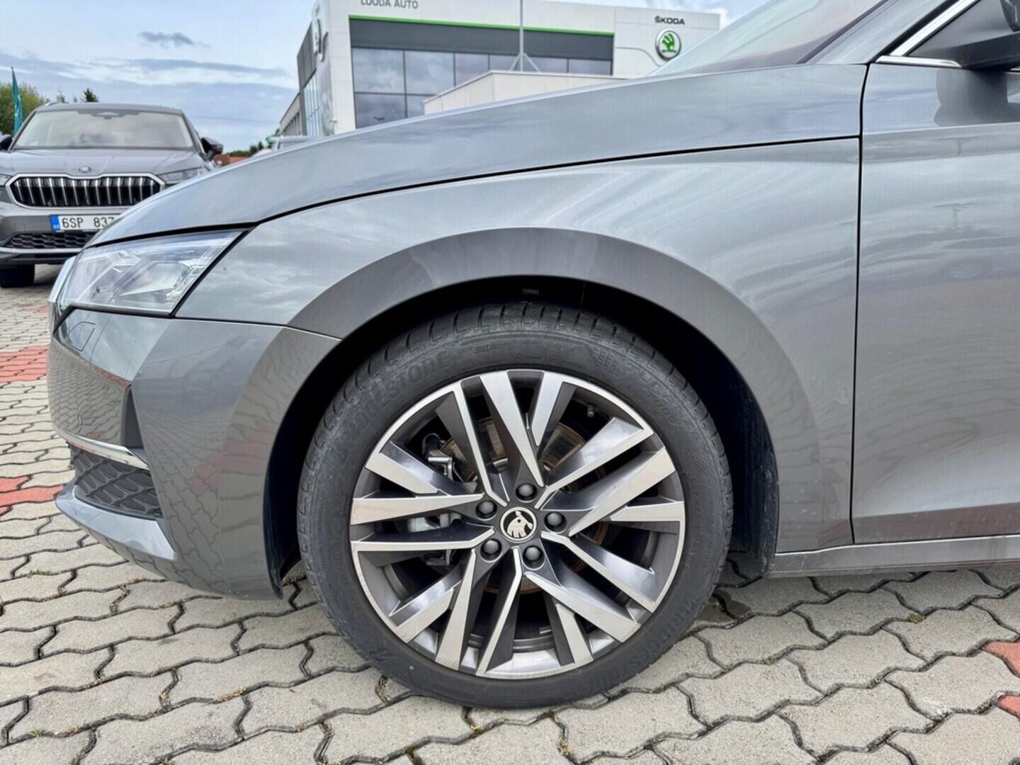 O011014310_18.webp_Octavia Combi First Edition Ultimate 2,0 TDI 110 kW 7-stup. automat.