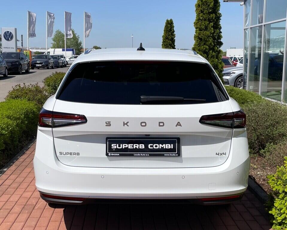 O011016444_13.webp_Superb Combi L&K  2,0 TDI 4x4 142 kW