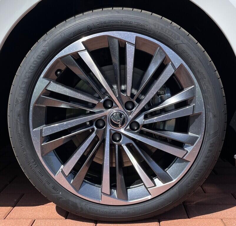 O011016444_20.webp_Superb Combi L&K  2,0 TDI 4x4 142 kW