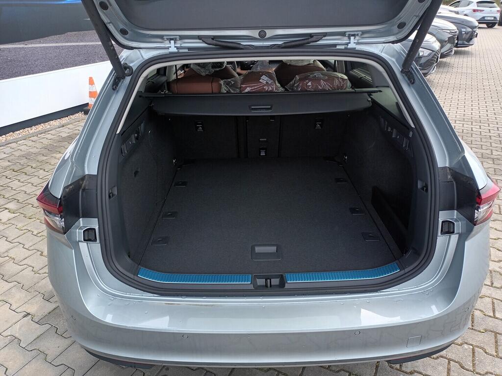 O011016596_14.webp_Superb Combi L&K  2,0 TDI 110 kW DSG