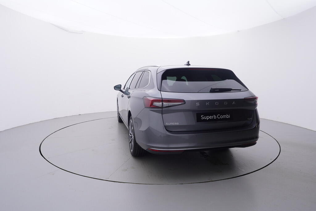 O011016692_13.webp_Superb Combi L&K 2,0 TDI 4x4 142 kW