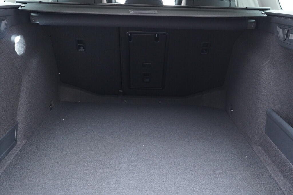 O011016692_20.webp_Superb Combi L&K 2,0 TDI 4x4 142 kW