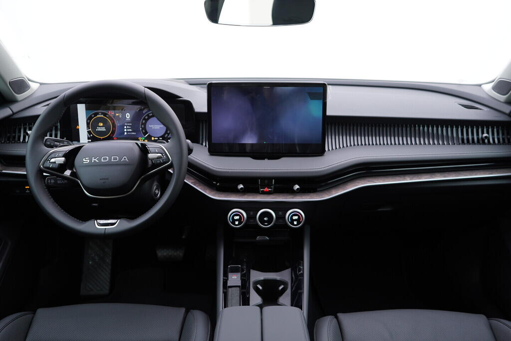 O011016693_19.webp_Superb Combi L&K 2,0 TDI 4x4 142 kW