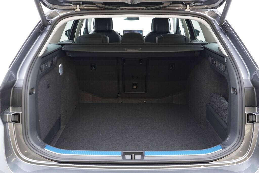 O011016693_20.webp_Superb Combi L&K 2,0 TDI 4x4 142 kW