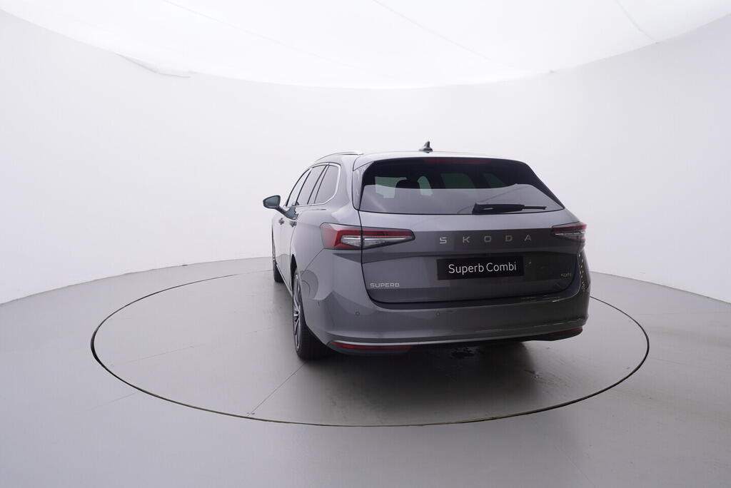O011016694_13.webp_Superb Combi L&K 2,0 TDI 4x4 142 kW