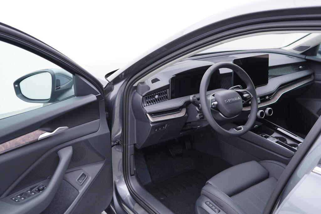 O011016695_18.webp_Superb Combi L&K 2,0 TDI 4x4 142 kW