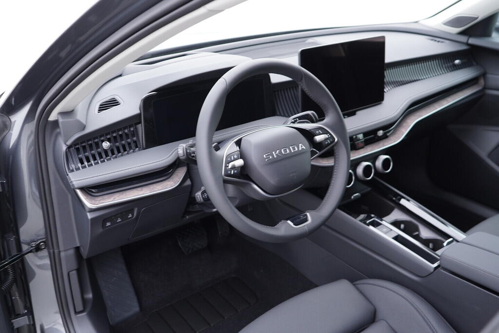 O011016695_19.webp_Superb Combi L&K 2,0 TDI 4x4 142 kW