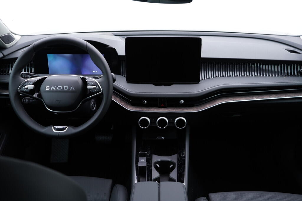 O011016695_20.webp_Superb Combi L&K 2,0 TDI 4x4 142 kW