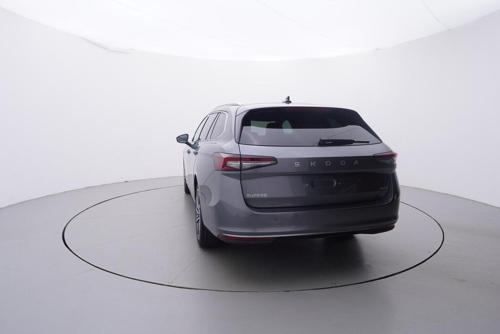 O011016702_13.webp_Superb Combi L&K 2,0 TDI 4x4 142 kW