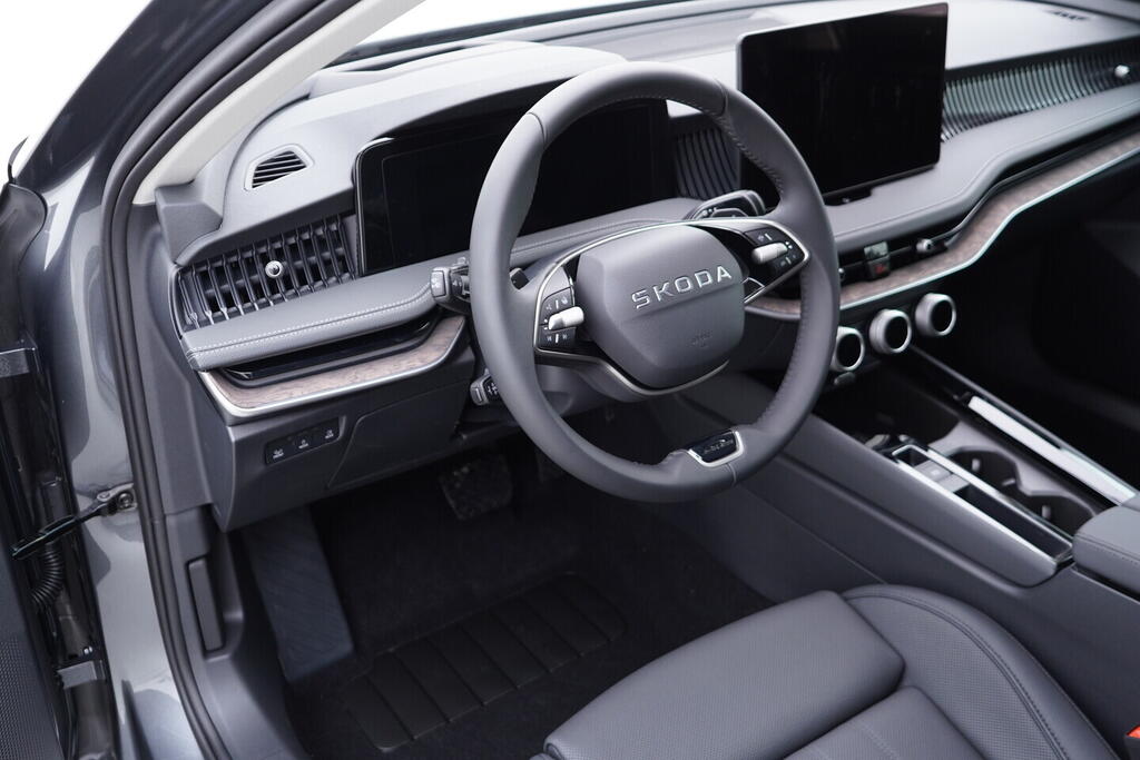 O011016702_19.webp_Superb Combi L&K 2,0 TDI 4x4 142 kW