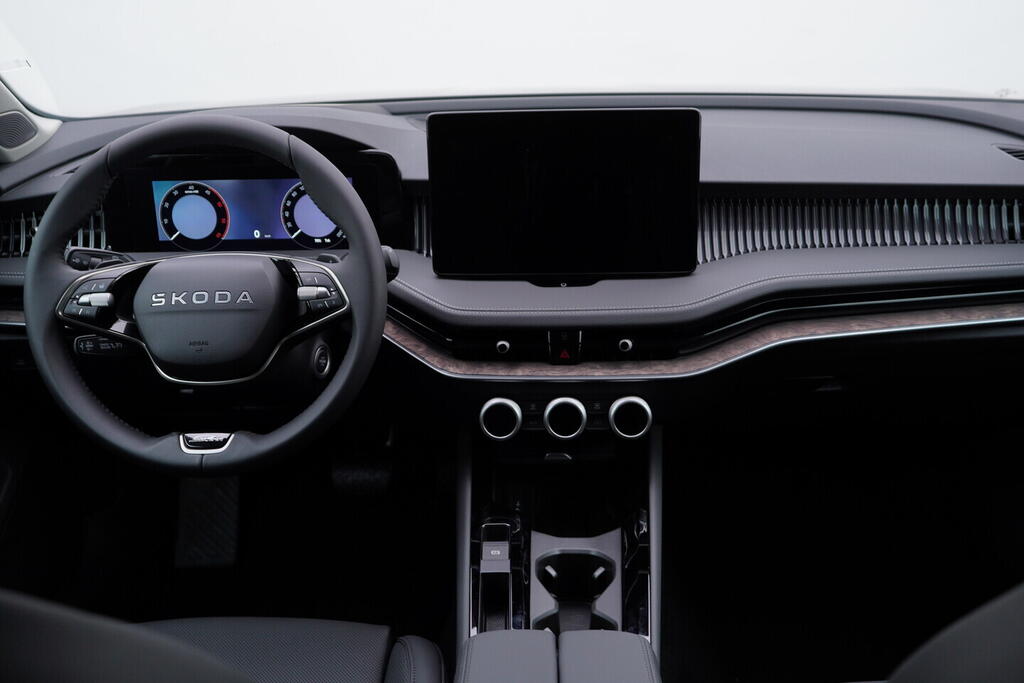 O011016702_20.webp_Superb Combi L&K 2,0 TDI 4x4 142 kW