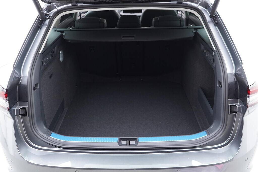 O011016702_21.webp_Superb Combi L&K 2,0 TDI 4x4 142 kW