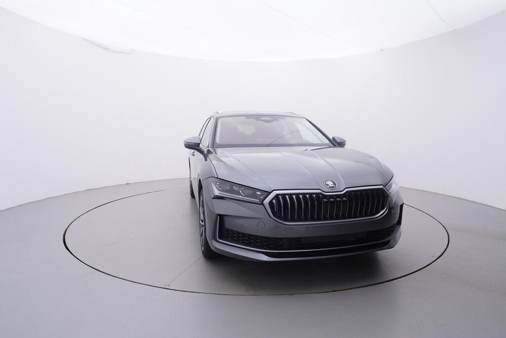 O011016710_17.webp_Superb Combi L&K 2,0 TDI 4x4 142 kW