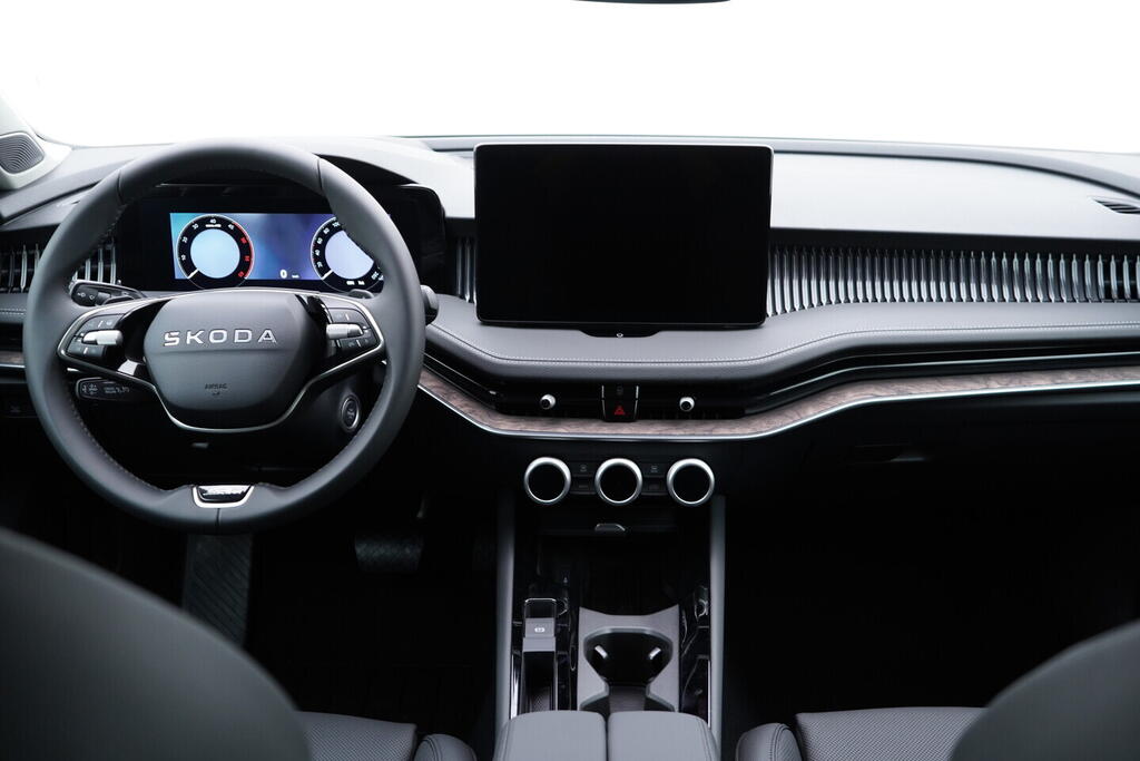 O011016710_20.webp_Superb Combi L&K 2,0 TDI 4x4 142 kW