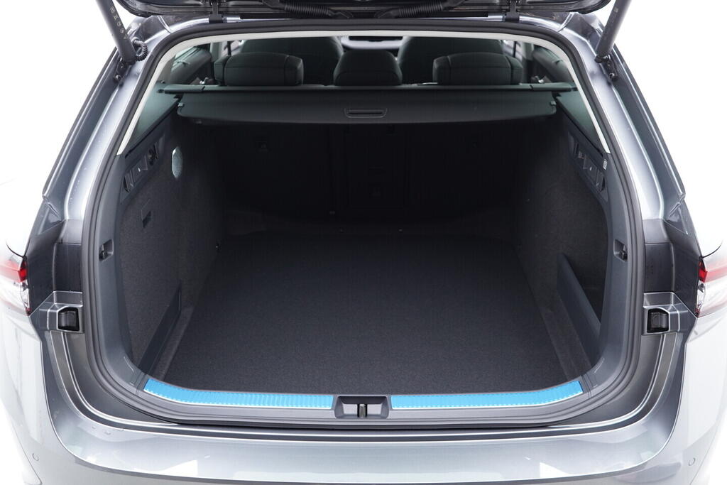 O011016710_21.webp_Superb Combi L&K 2,0 TDI 4x4 142 kW