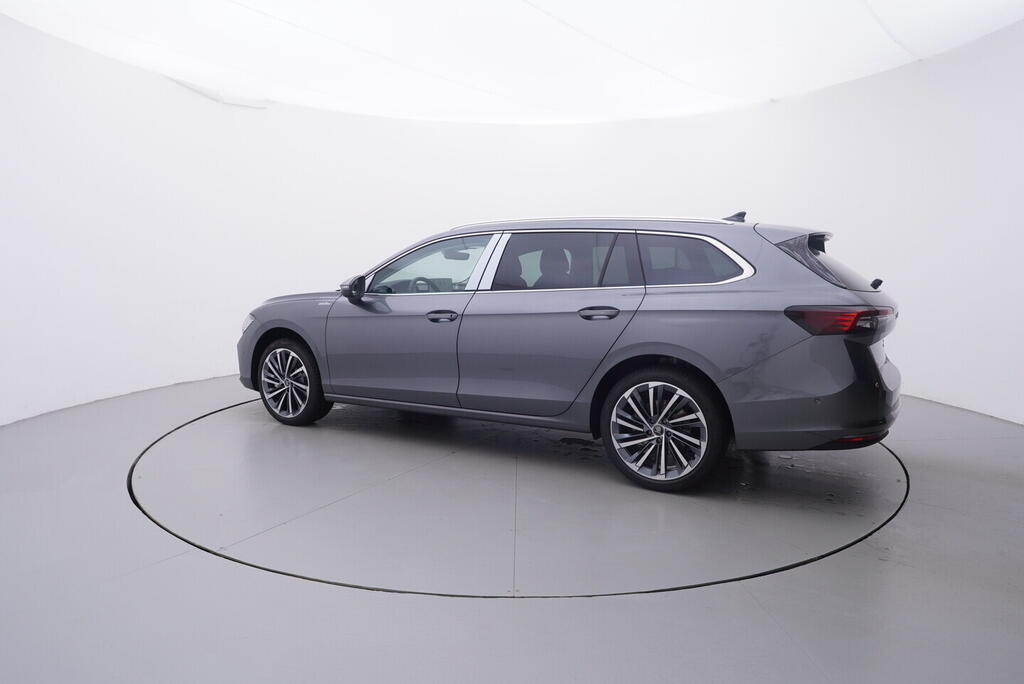 O011016711_12.webp_Superb Combi L&K 2,0 TDI 4x4 142 kW