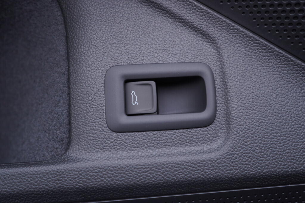 O011016711_21.webp_Superb Combi L&K 2,0 TDI 4x4 142 kW