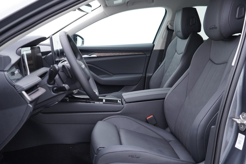 O011016711_24.webp_Superb Combi L&K 2,0 TDI 4x4 142 kW