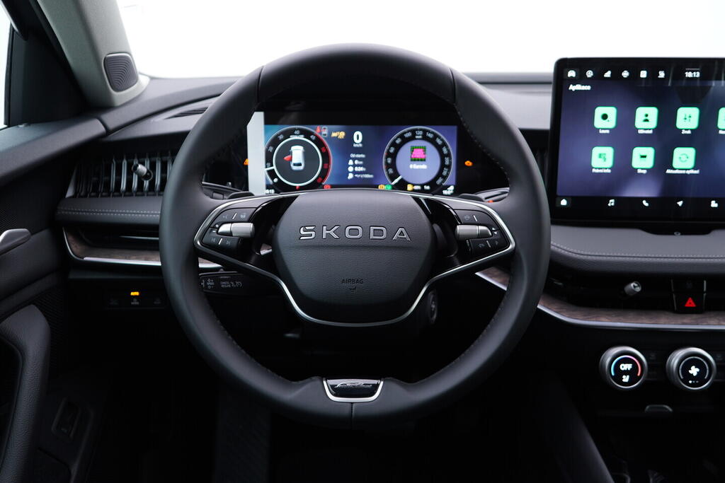 O011016711_30.webp_Superb Combi L&K 2,0 TDI 4x4 142 kW