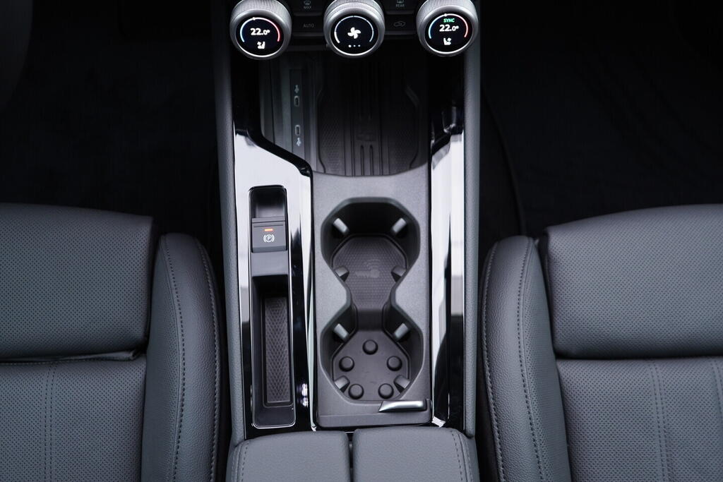 O011016711_37.webp_Superb Combi L&K 2,0 TDI 4x4 142 kW