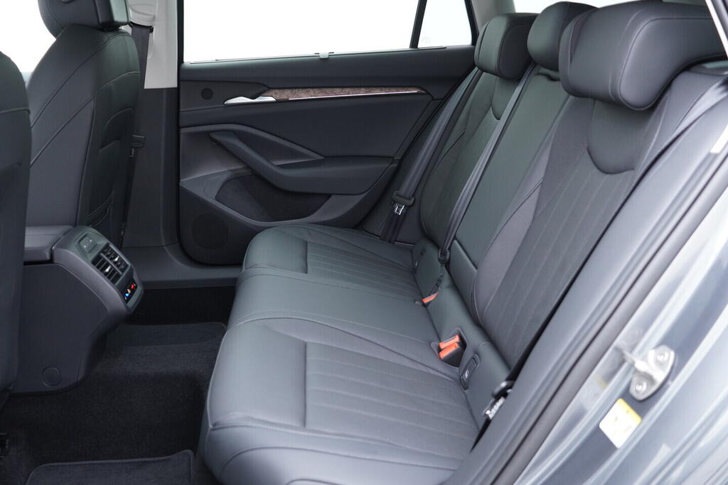 O011016711_40.webp_Superb Combi L&K 2,0 TDI 4x4 142 kW