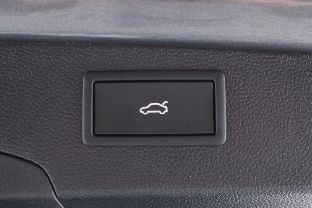 O011016711_41.webp_Superb Combi L&K 2,0 TDI 4x4 142 kW