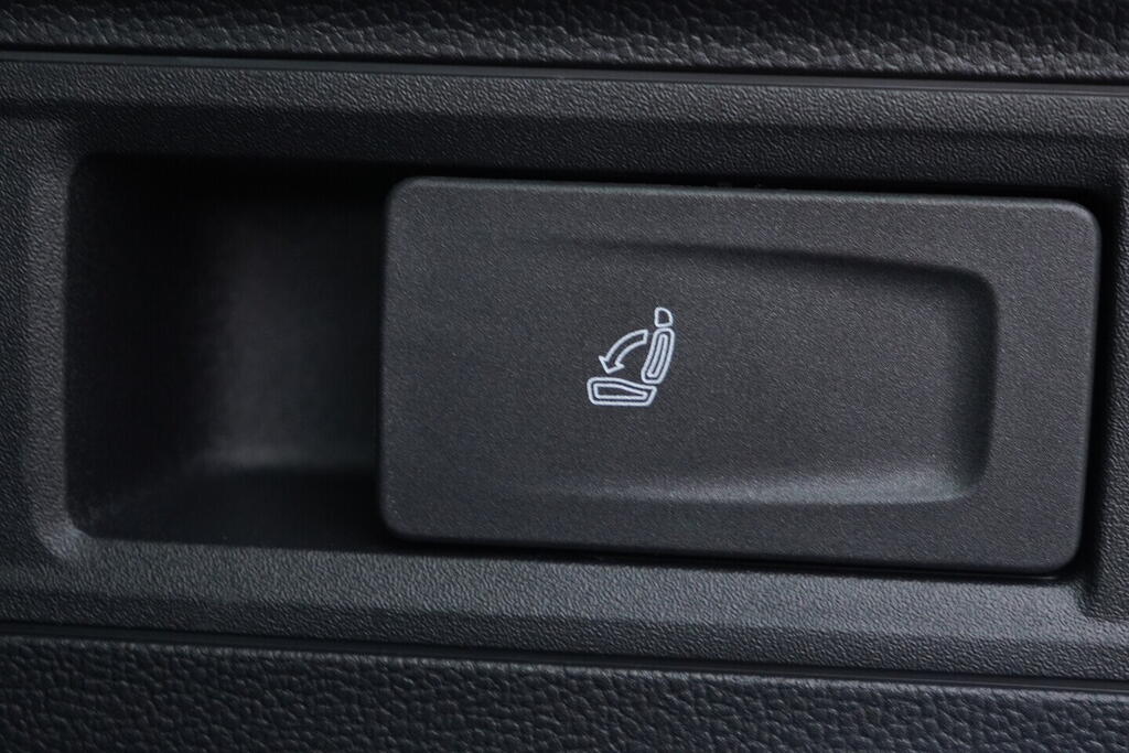 O011016711_44.webp_Superb Combi L&K 2,0 TDI 4x4 142 kW