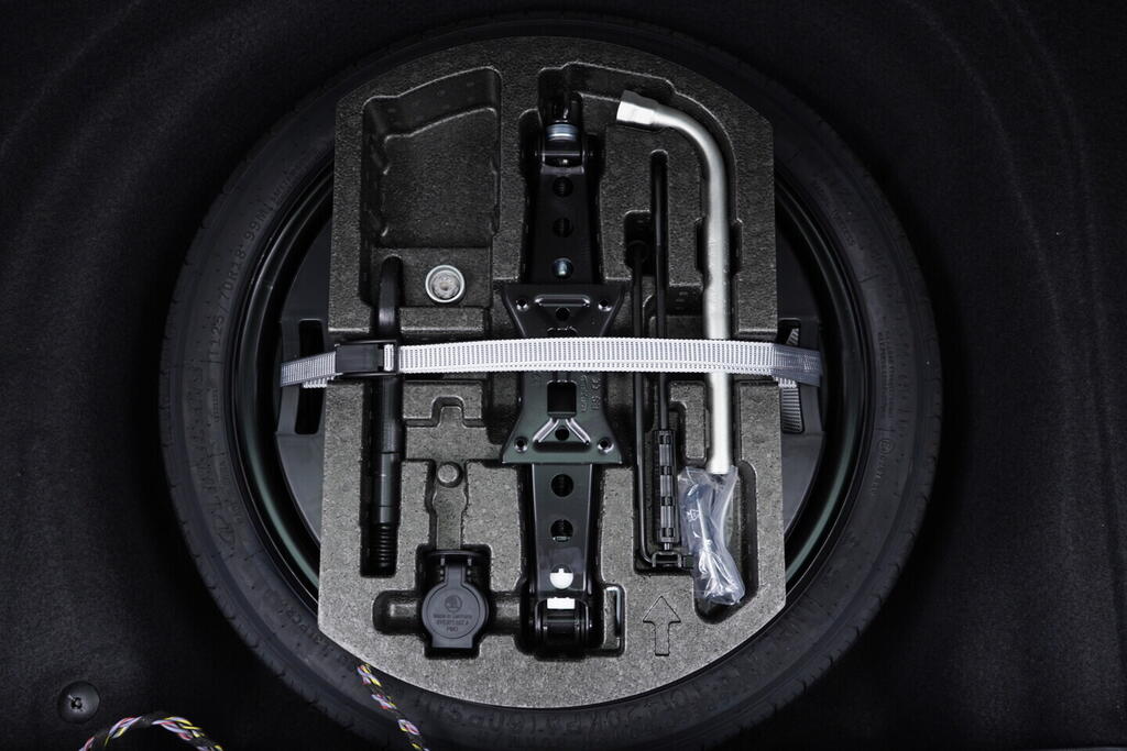 O011016711_45.webp_Superb Combi L&K 2,0 TDI 4x4 142 kW