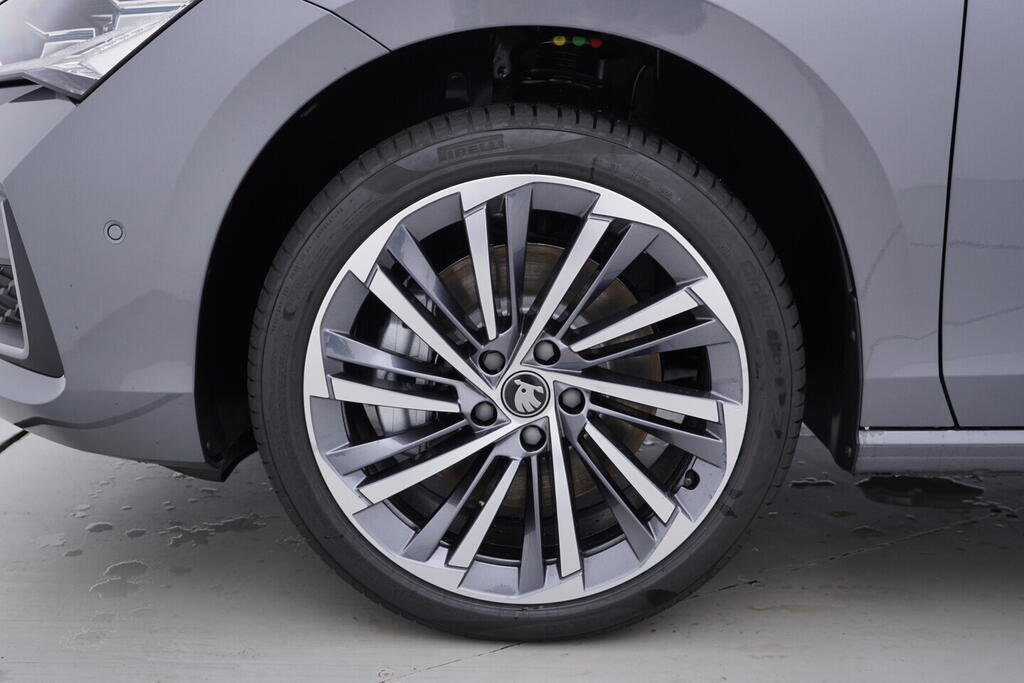 O011016711_46.webp_Superb Combi L&K 2,0 TDI 4x4 142 kW