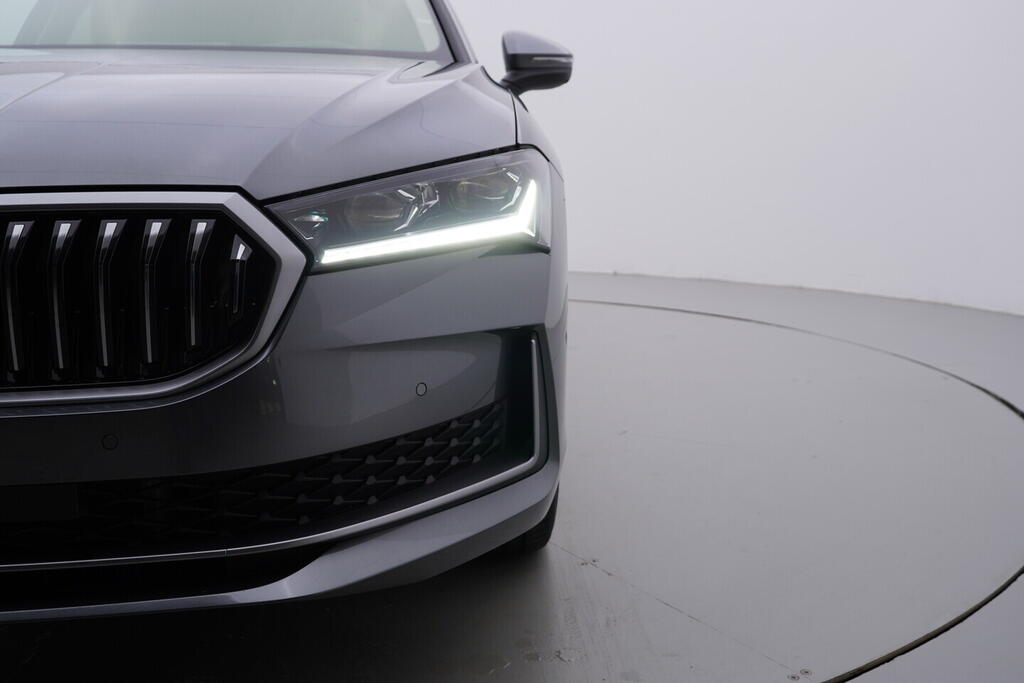 O011016711_52.webp_Superb Combi L&K 2,0 TDI 4x4 142 kW