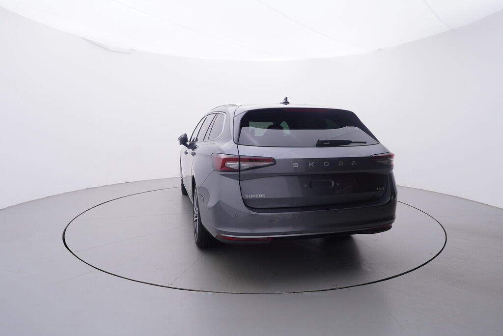 O011016718_13.webp_Superb Combi L&K 2,0 TDI 4x4 142 kW