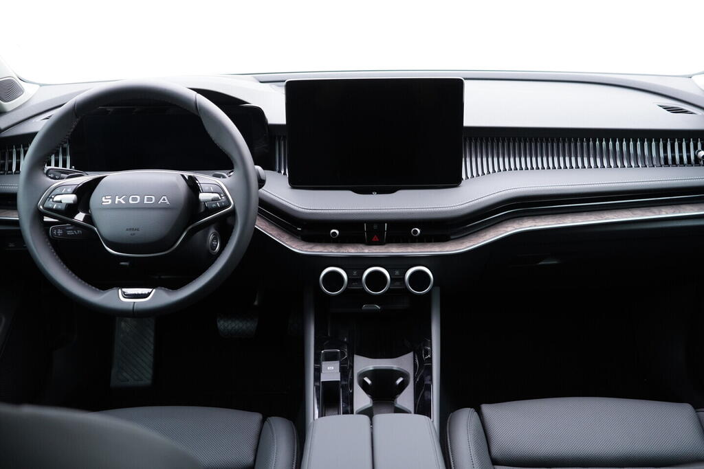 O011016718_20.webp_Superb Combi L&K 2,0 TDI 4x4 142 kW