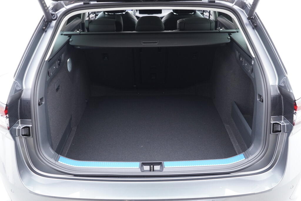 O011016718_21.webp_Superb Combi L&K 2,0 TDI 4x4 142 kW