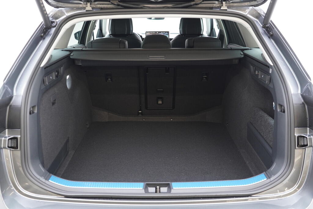 O011016719_20.webp_Superb Combi L&K 2,0 TDI 4x4 142 kW