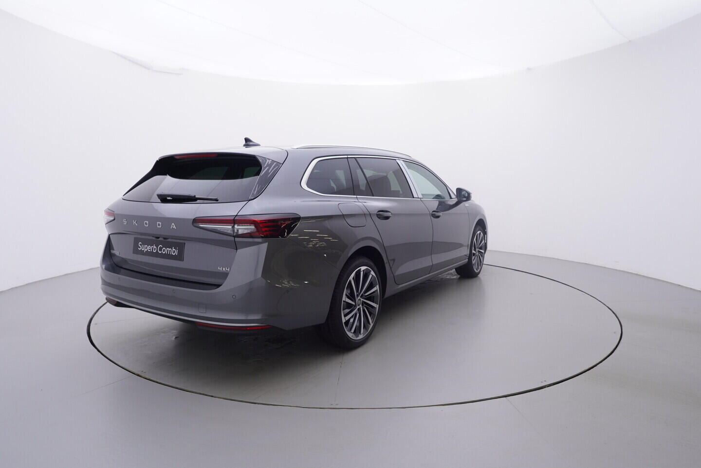 O011016720_14.webp_Superb Combi L&K 2,0 TDI 4x4 142 kW