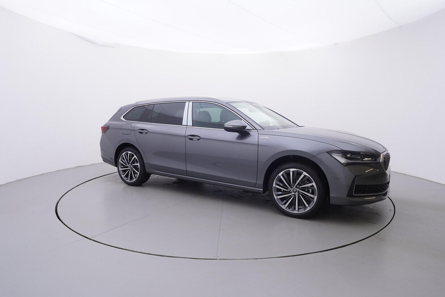 O011016720_16.webp_Superb Combi L&K 2,0 TDI 4x4 142 kW