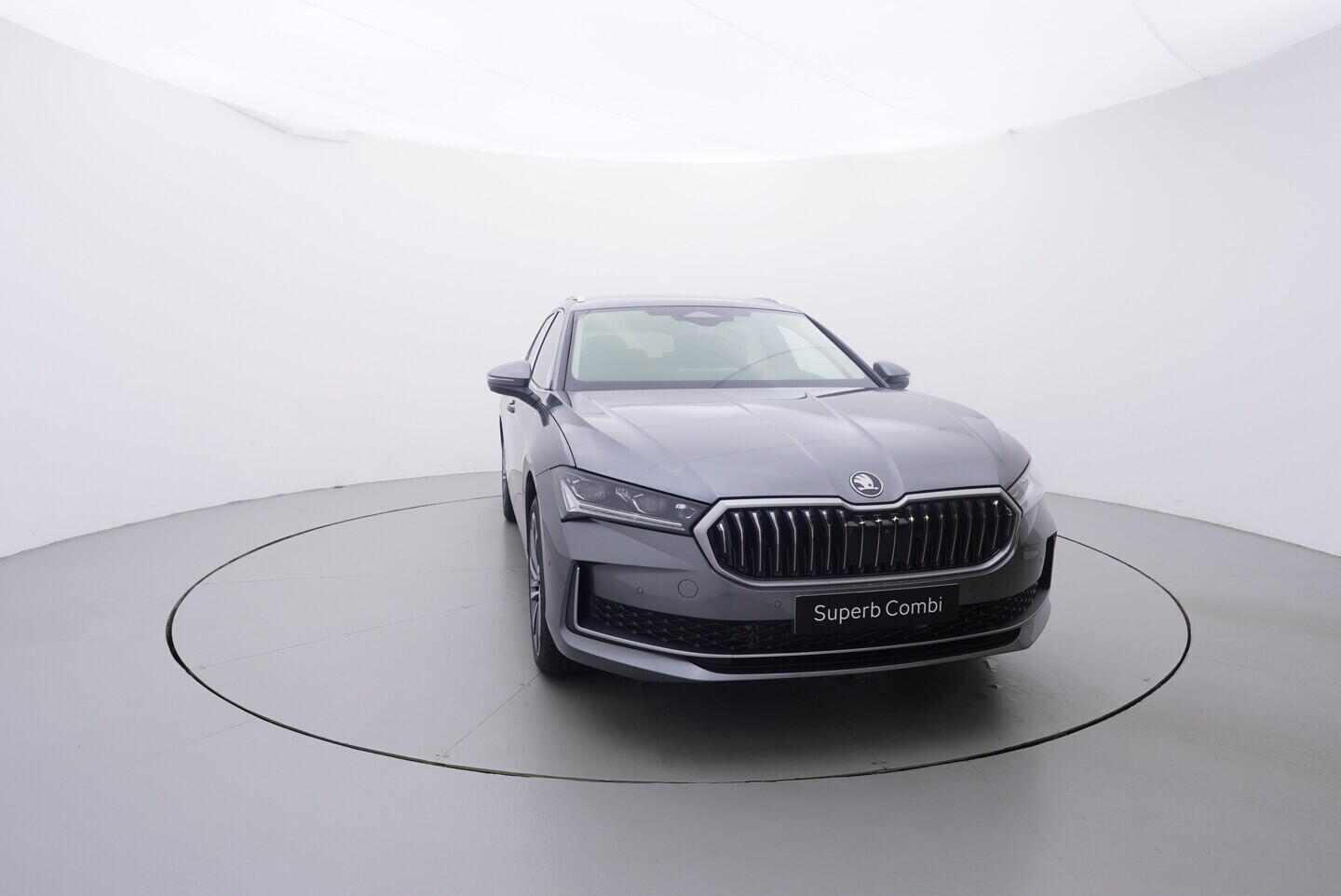 O011016720_17.webp_Superb Combi L&K 2,0 TDI 4x4 142 kW