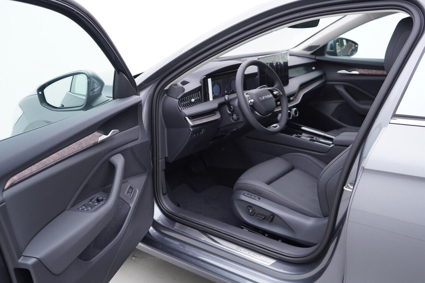 O011016720_18.webp_Superb Combi L&K 2,0 TDI 4x4 142 kW