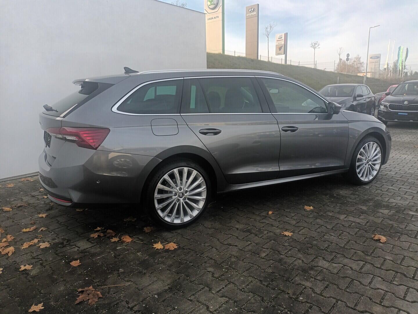 O011017355_12.webp_Octavia Combi Exclusive Selection 2,0 TDI 110 kW  