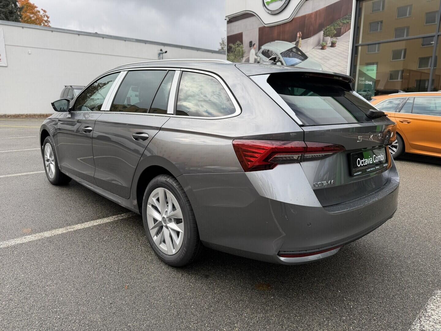 O011017357_13.webp_Octavia Combi Top Selection 2,0 TDI 110 kW  