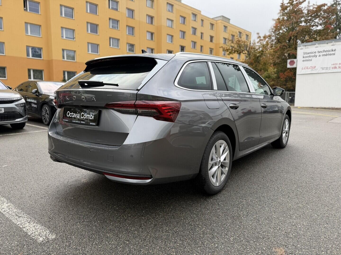 O011017357_14.webp_Octavia Combi Top Selection 2,0 TDI 110 kW  