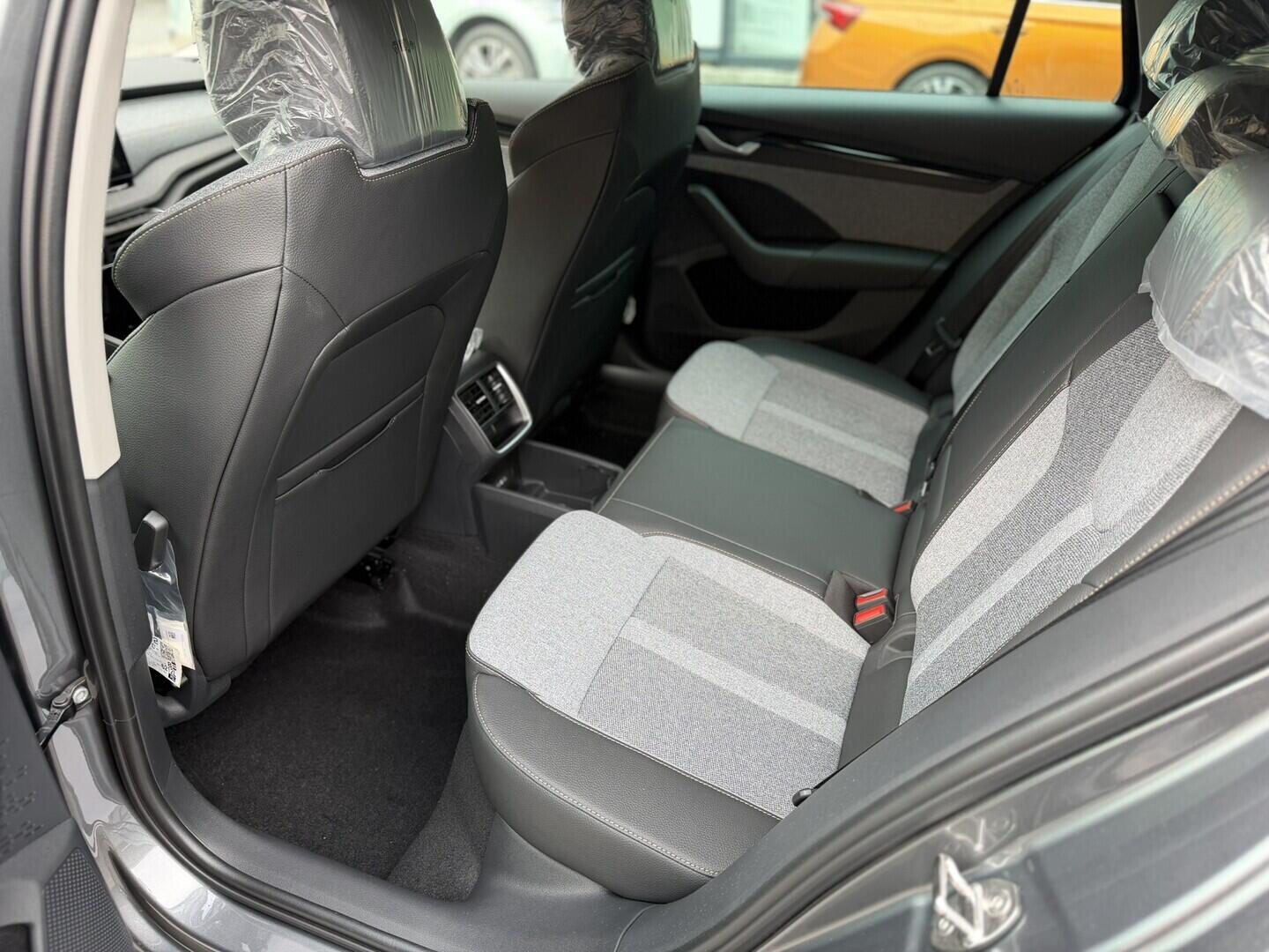 O011017357_16.webp_Octavia Combi Top Selection 2,0 TDI 110 kW  