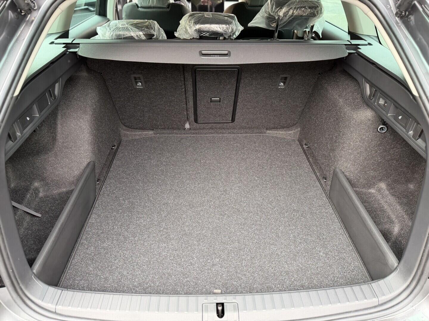 O011017357_18.webp_Octavia Combi Top Selection 2,0 TDI 110 kW  