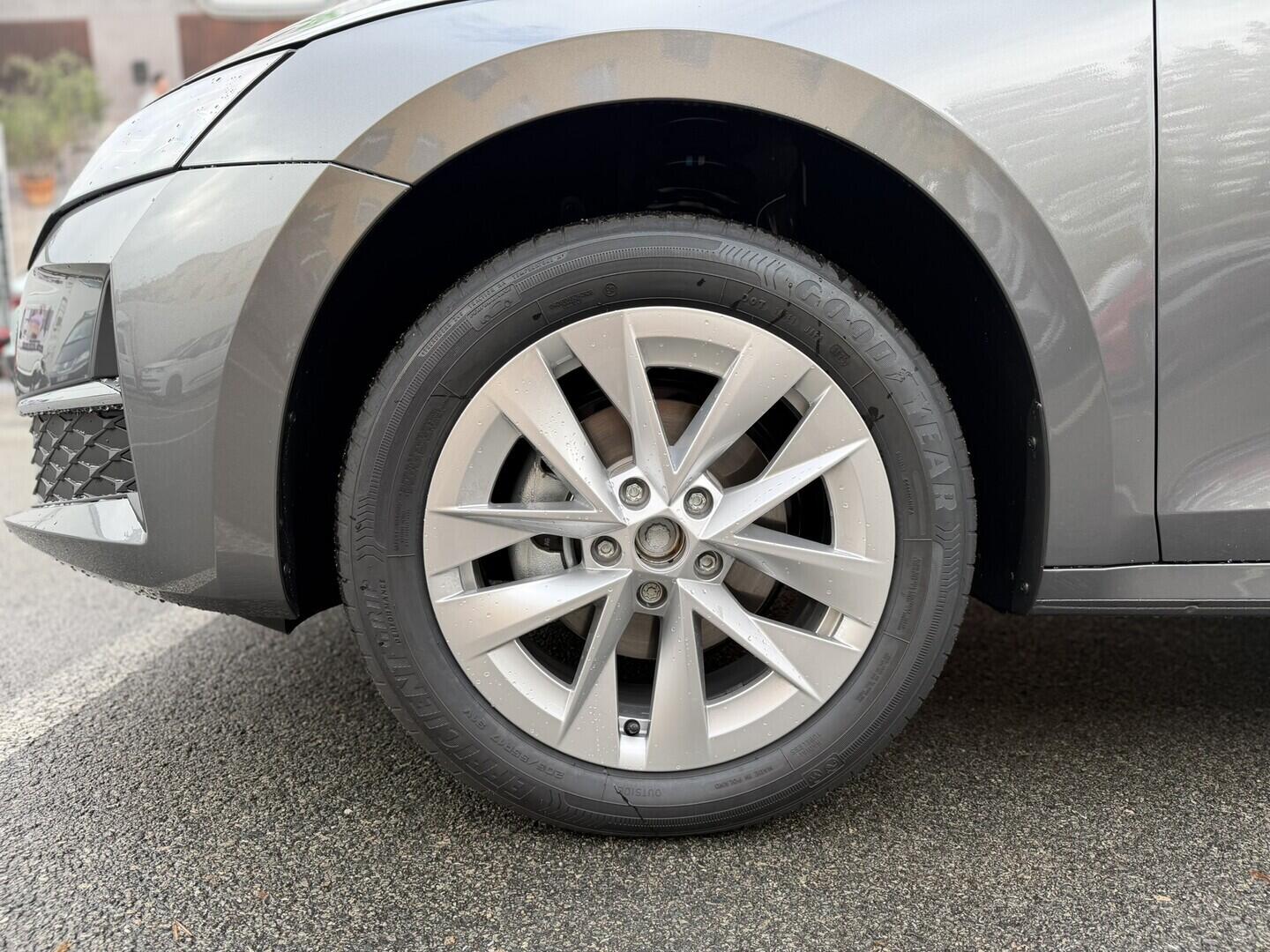 O011017357_25.webp_Octavia Combi Top Selection 2,0 TDI 110 kW  