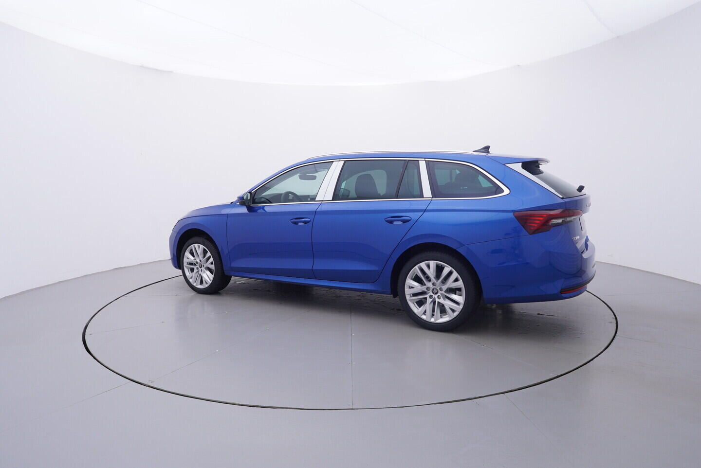 O011017527_12.webp_ŠKODA Octavia Combi 130 let Premium 1,5 TSI 110 kW