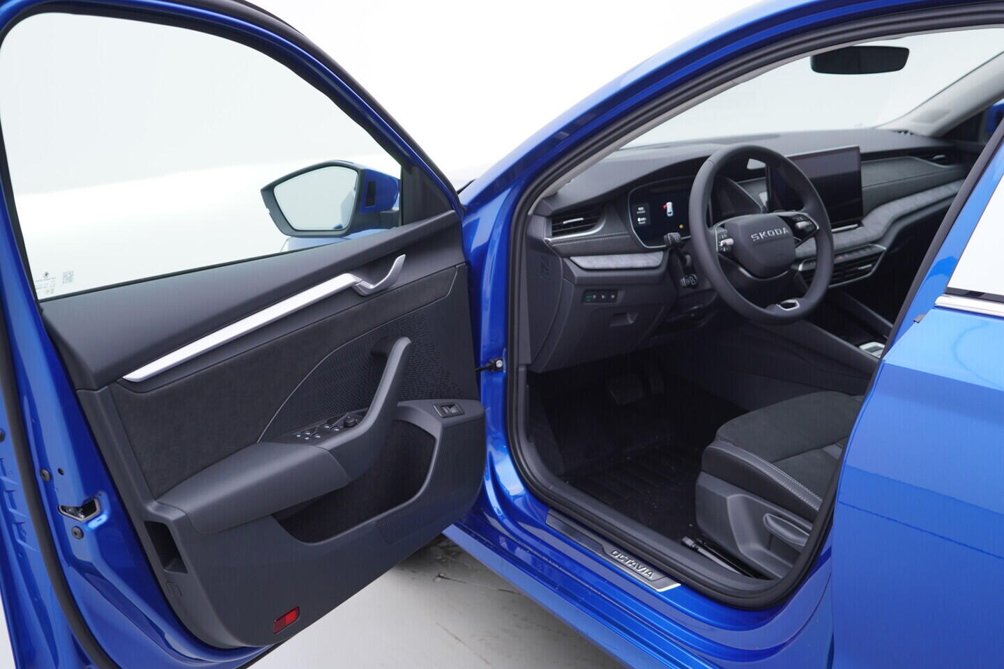 O011017527_18.webp_ŠKODA Octavia Combi 130 let Premium 1,5 TSI 110 kW