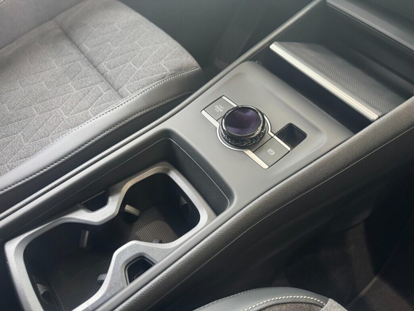 O021O07778_19.webp_Tiguan People 1,5 eTSI mHEV 96 kW  SKLADEM