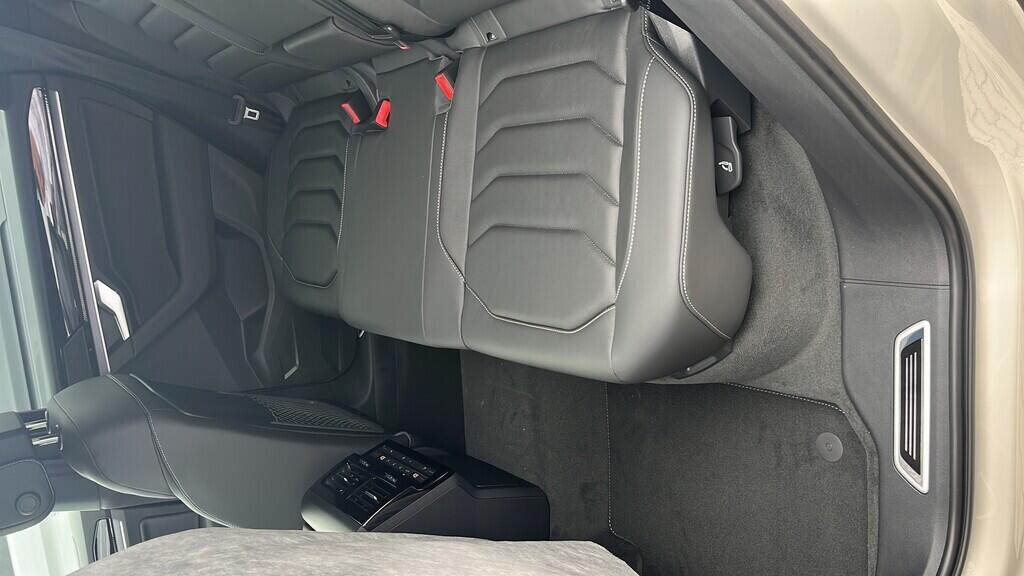 O021O08062_18.webp_Touareg R-Line V6 3,0 TDI 210 kW Tiptronic 8st. automat