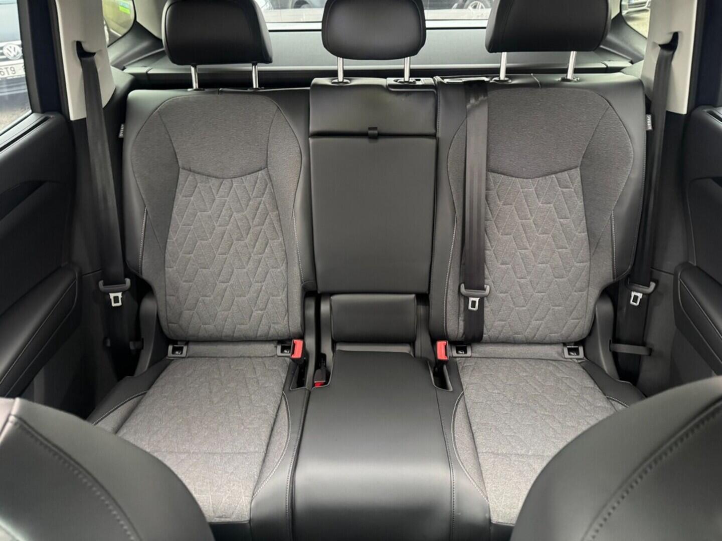 O021O08112_21.webp_Tayron People 2,0 TDI 7DSG 110 kW  SKLADEM