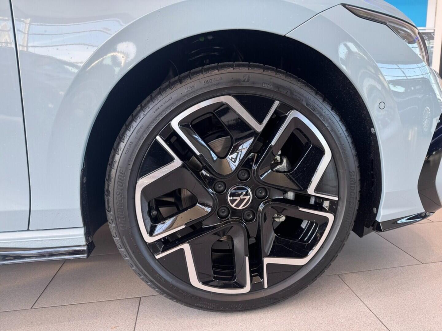 O021O08156_18.webp_Golf R-Line People 1,5 TSI 6G 110 kW